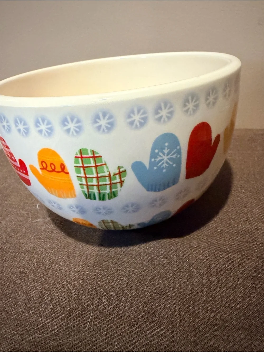 Decorative White Ceramic Bowl with Colorful Mitten Pattern